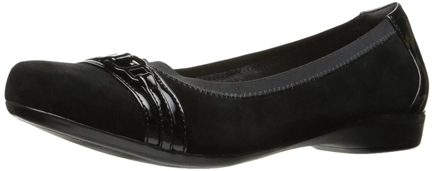 CLARKS Women's Kinzie Light Loafer Flat