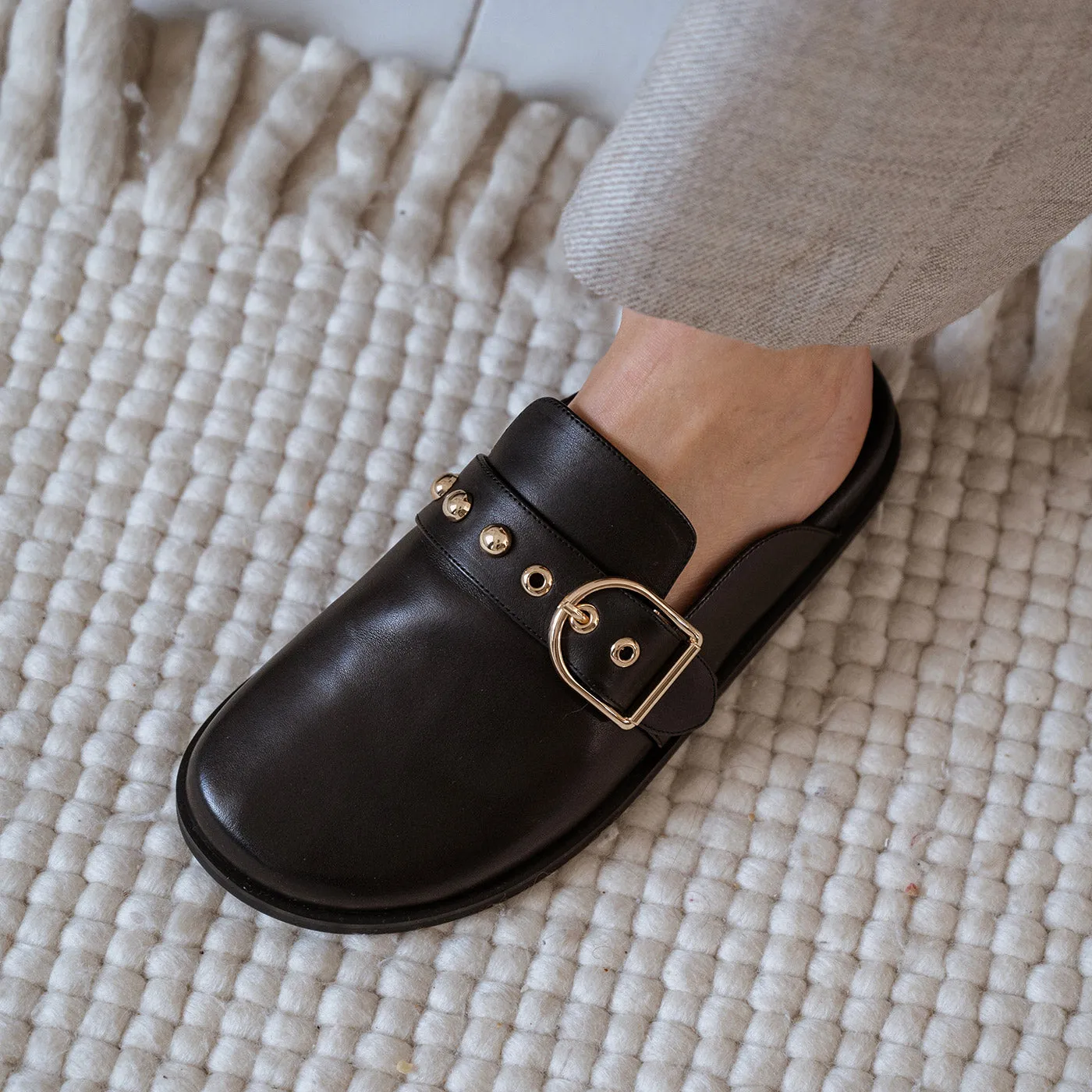 Siri buckle clog leather - BLACK